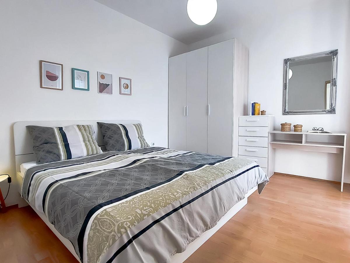Apartments Tena With Private Parking Pula Luaran gambar