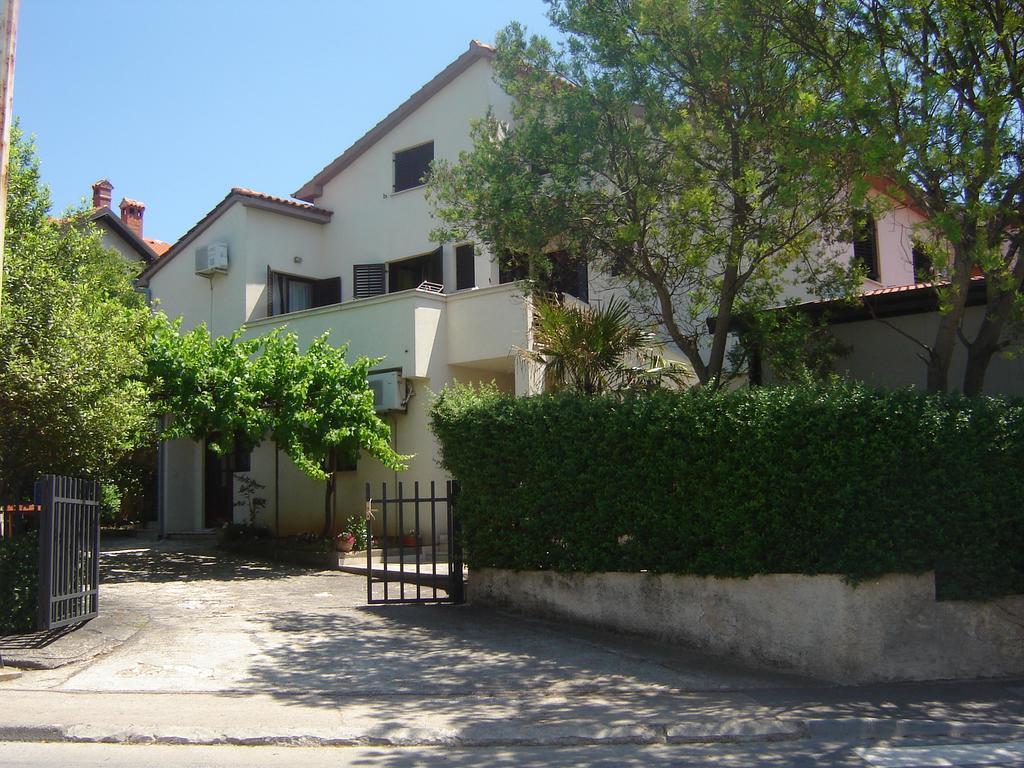 Apartments Tena With Private Parking Pula Luaran gambar